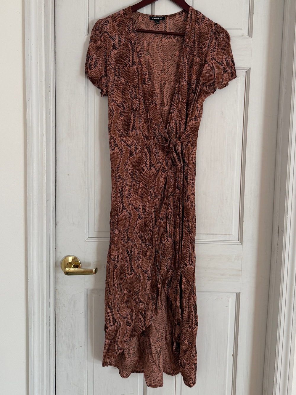 EXPRESS Women’s Rust Snake Print Short Sleeve V-Neck Midi Length Wrap Dress